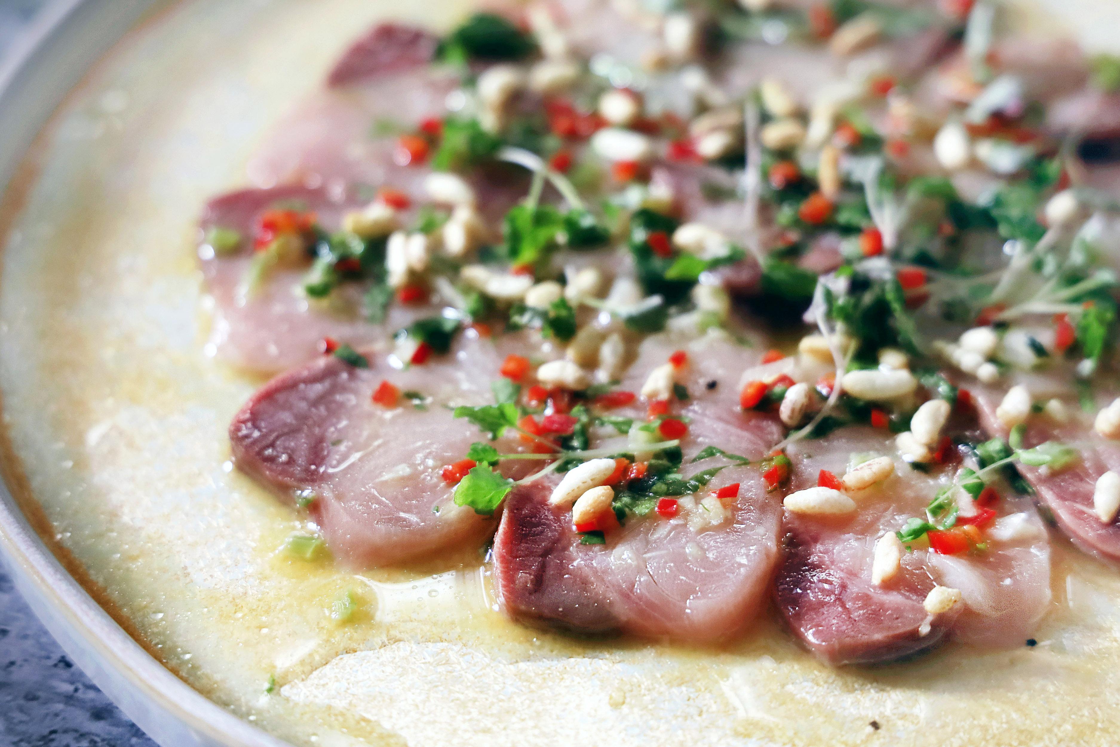 סינגפור Oasia Resort Sentosa By Far East Hospitality מראה חיצוני תמונה A dish of carpaccio